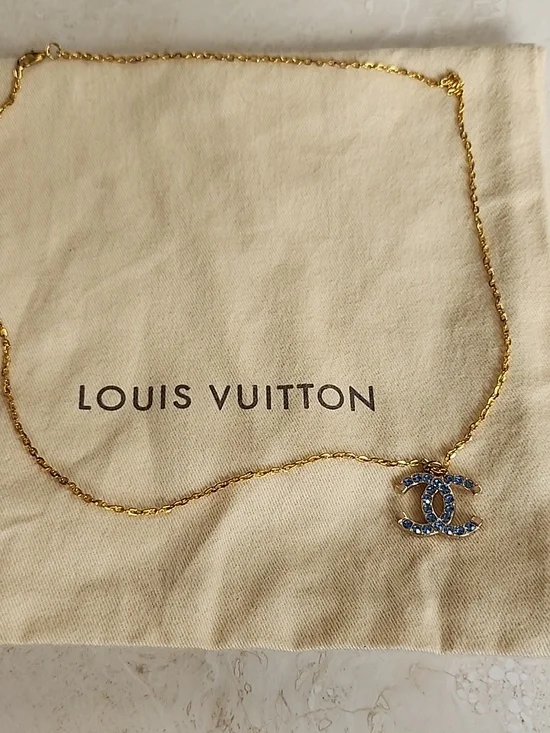 Chanel Unbranded Necklace With Louis Vuitton Dust Cover - Picture 3 of 4